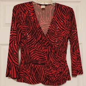 Sz M red and black top